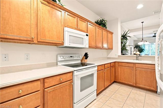 4874 Hampshire CT 303, Naples, FL 34112