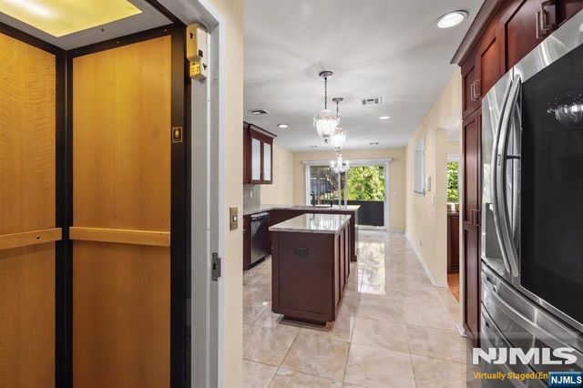 376 Kenwood 9, Englewood, NJ 07631