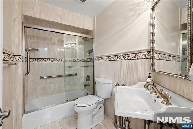 376 Kenwood 9, Englewood, NJ 07631