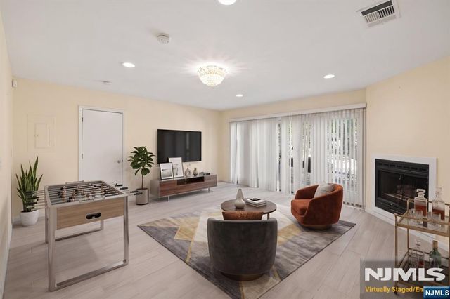 376 Kenwood 9, Englewood, NJ 07631