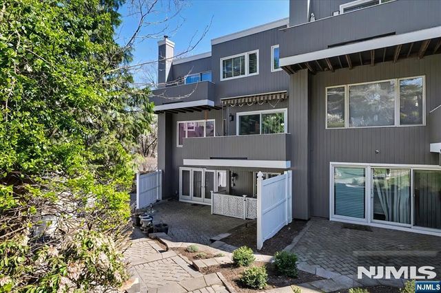 376 Kenwood 9, Englewood, NJ 07631