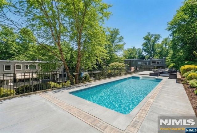 376 Kenwood 9, Englewood, NJ 07631