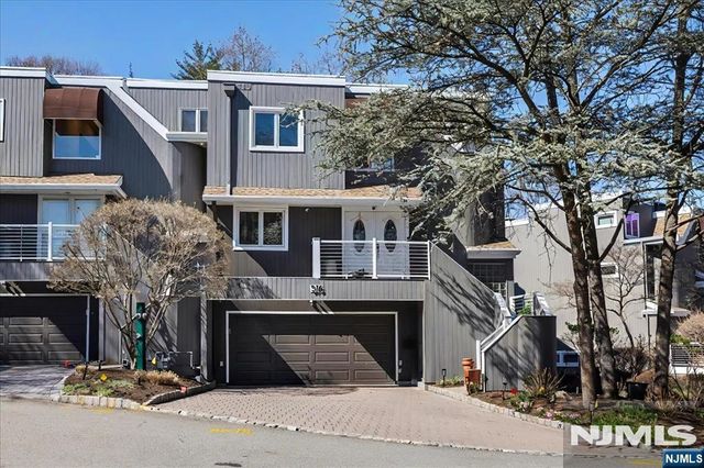 376 Kenwood 9, Englewood, NJ 07631