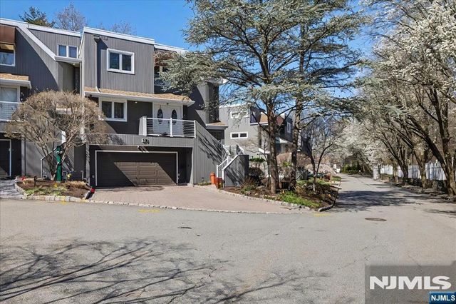 376 Kenwood 9, Englewood, NJ 07631
