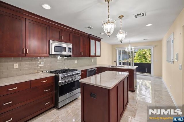 376 Kenwood 9, Englewood, NJ 07631