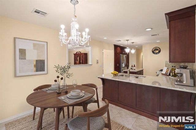 376 Kenwood 9, Englewood, NJ 07631