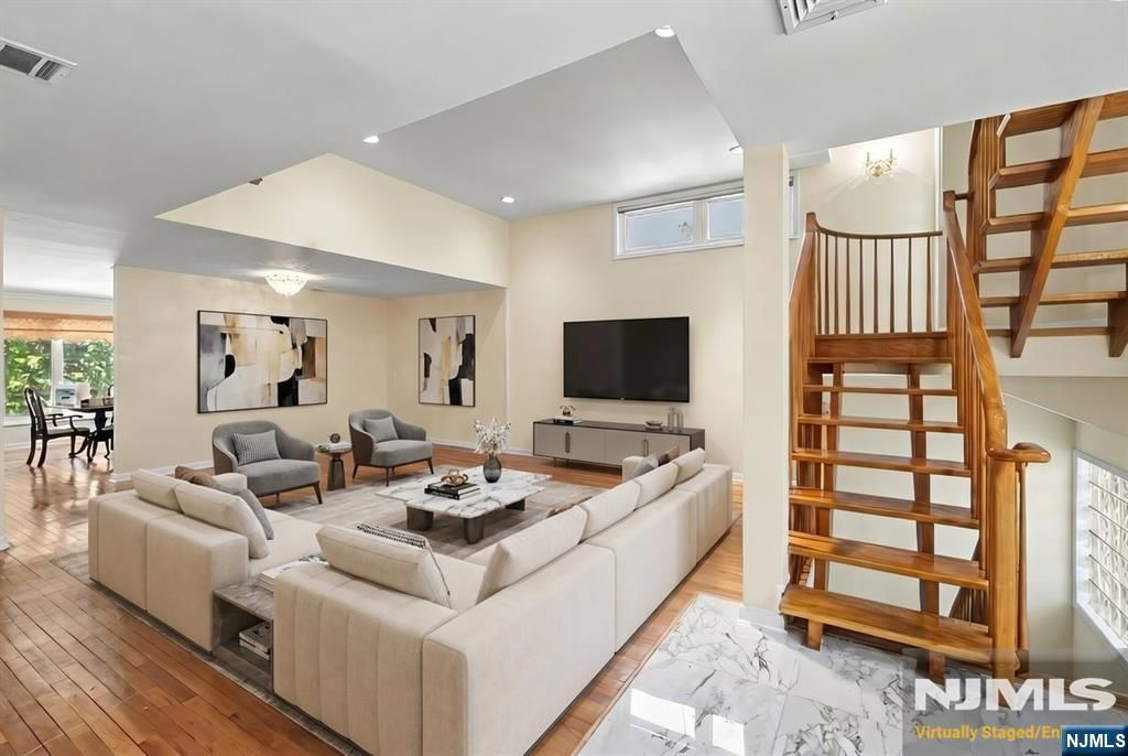 376 Kenwood 9, Englewood, NJ 07631