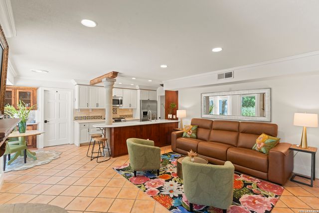 11207 Whispering Wind St, San Antonio, TX 78230