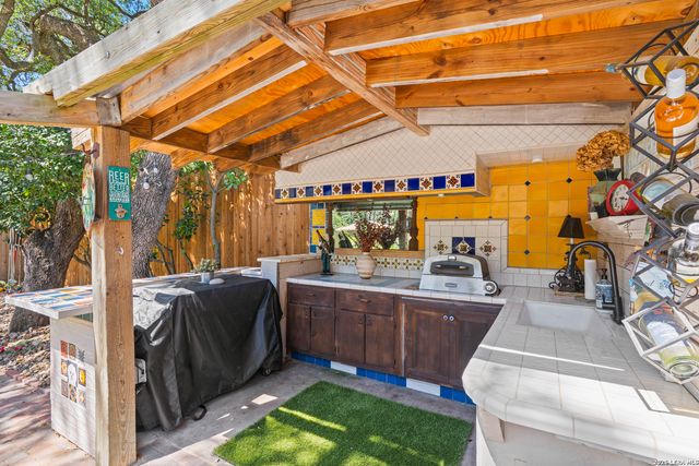11207 Whispering Wind St, San Antonio, TX 78230