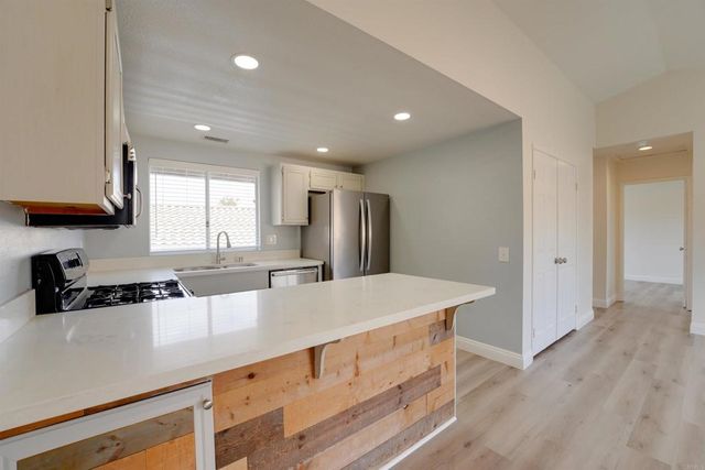 1354 Palomar Place, Vista, CA 92084