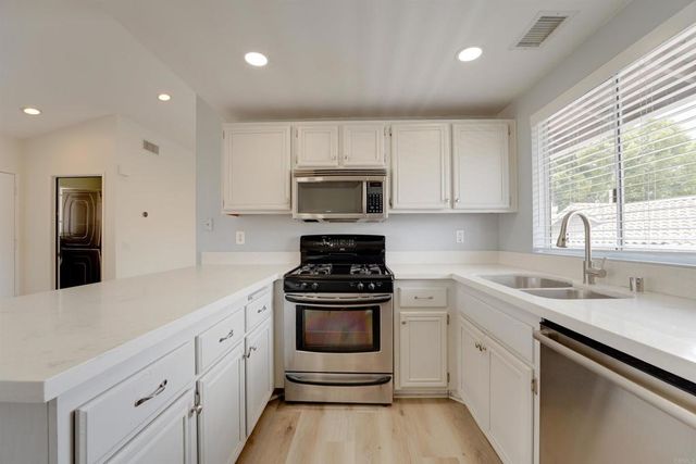 1354 Palomar Place, Vista, CA 92084