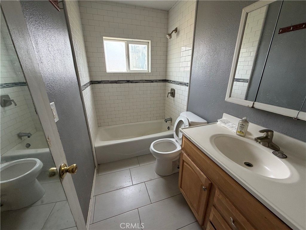 Image 11 of property listing at 5056 W Avenue K12, Lancaster, CA 93536