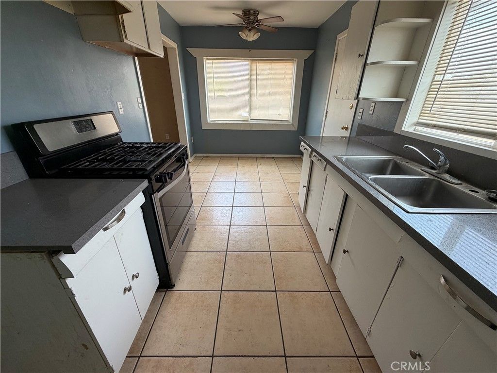 Image 7 of property listing at 5056 W Avenue K12, Lancaster, CA 93536