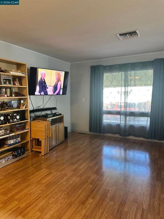 Image 4 of property listing at 1080 1080 San Miguel Rd., Concord, CA 94518