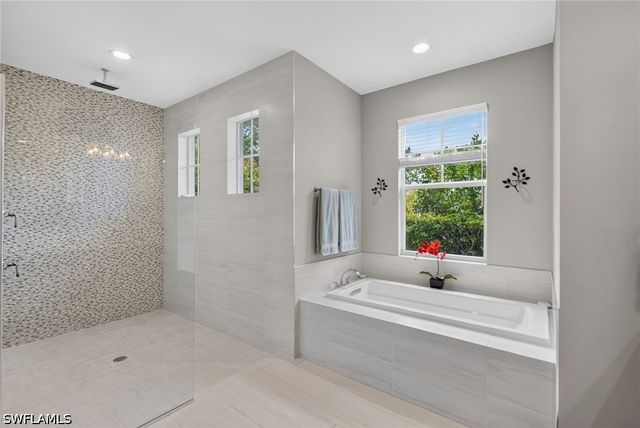 37 Johnnycake DR, Naples, FL 34110