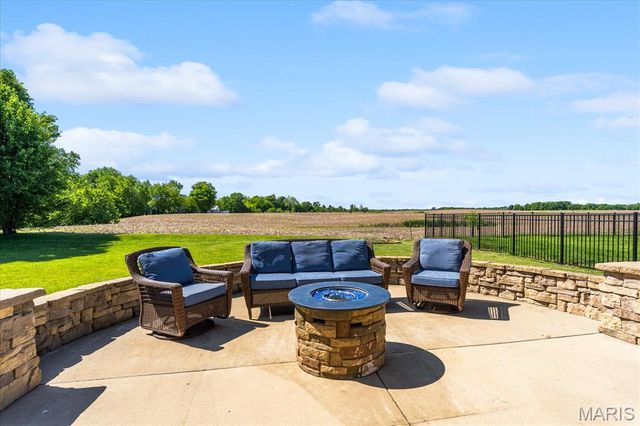 278 Shadowbrooke, Troy, IL 62294