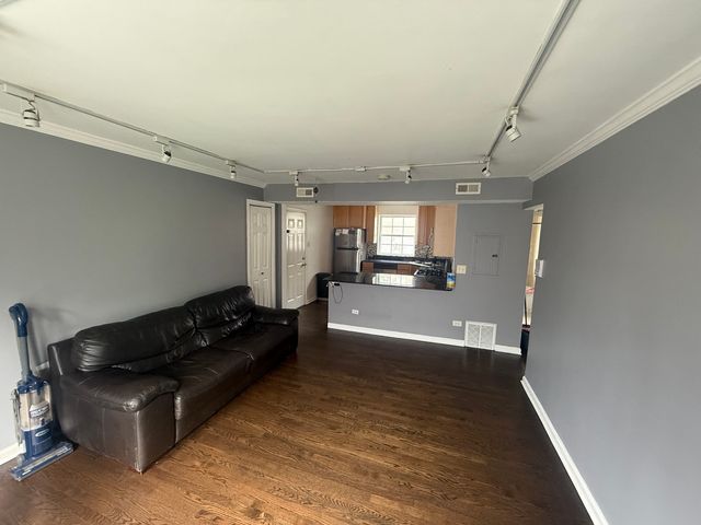 733 Dobson Street 2S, Evanston, IL 60202