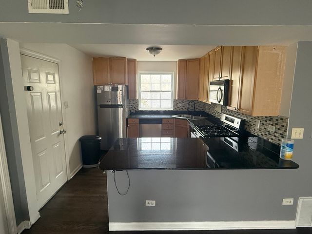 733 Dobson Street 2S, Evanston, IL 60202