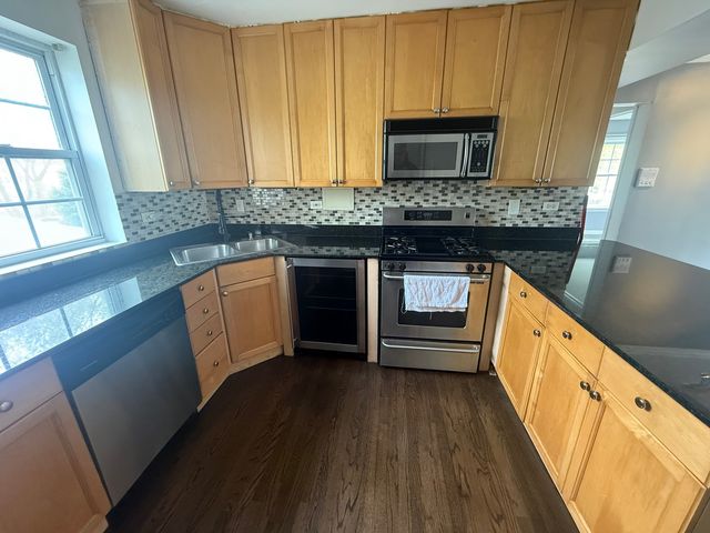 733 Dobson Street 2S, Evanston, IL 60202