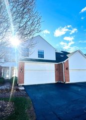 106 Pembroke Circle S 106, Lake Bluff, IL 60044