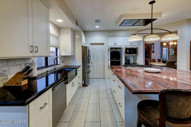 6081 N Vía Del Tecaco, Tucson, AZ 85718