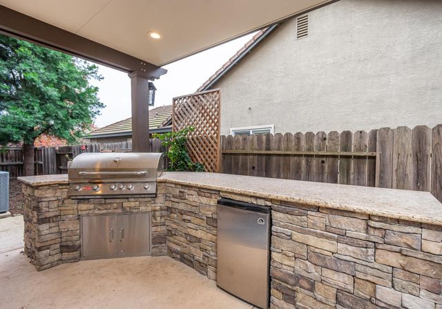 3110 Del Oro Dr, Loomis, CA 95650