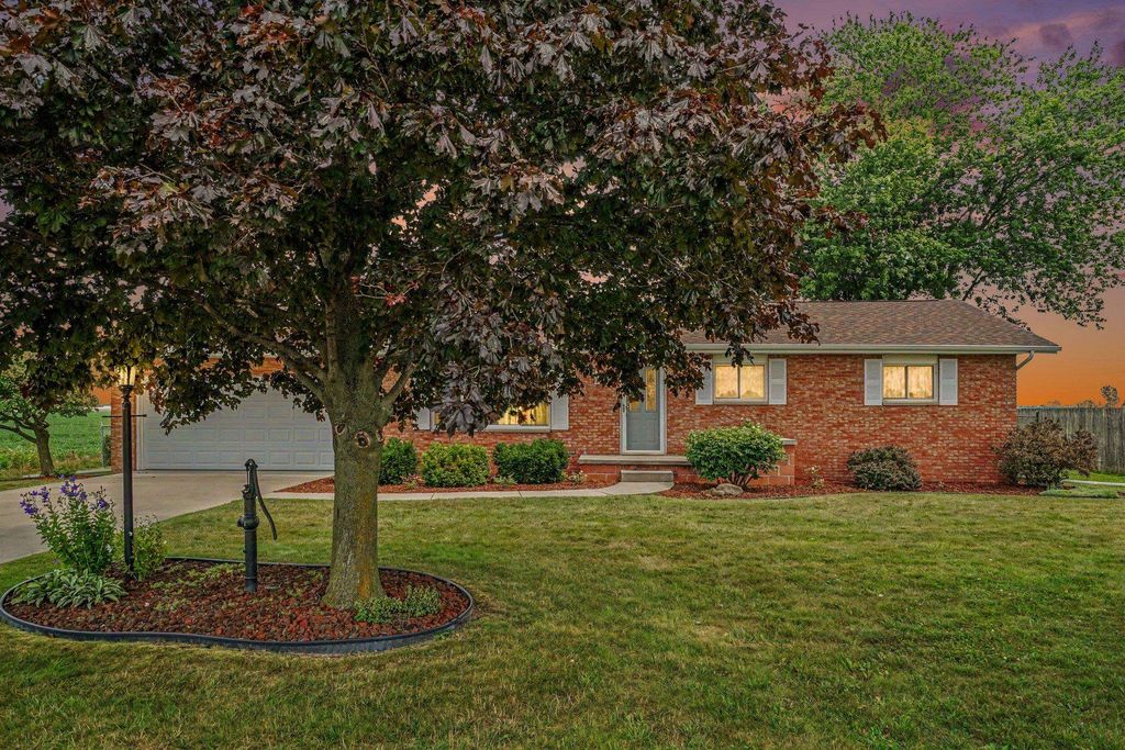 860 N Knight Road, Essexville, MI 48732