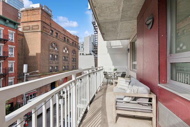 517 W 46th St Apt 402, New York City, NY 10036