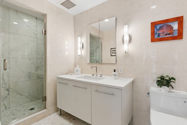 517 W 46th St Apt 402, New York City, NY 10036