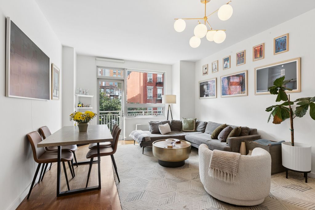 517 W 46th St Apt 402, New York City, NY 10036