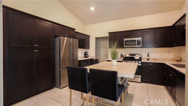 1133 Avenida Del Rio, San Jacinto, CA 92582