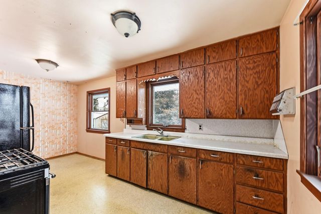 2972 Woodbridge Street, Roseville, MN 55113