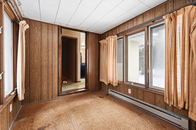 2972 Woodbridge Street, Roseville, MN 55113