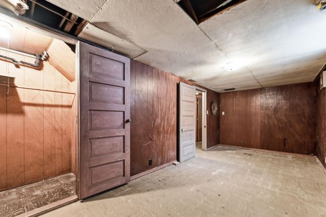 2972 Woodbridge Street, Roseville, MN 55113