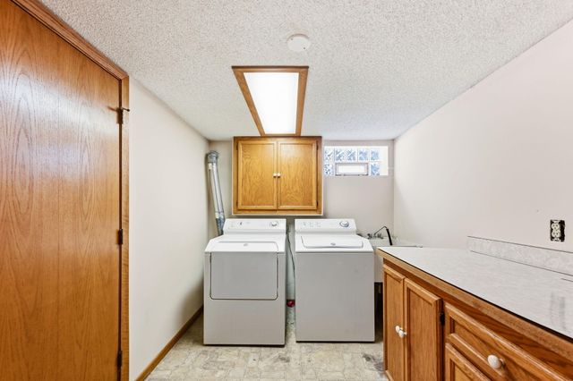 2972 Woodbridge Street, Roseville, MN 55113