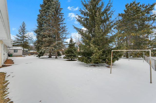 2972 Woodbridge Street, Roseville, MN 55113