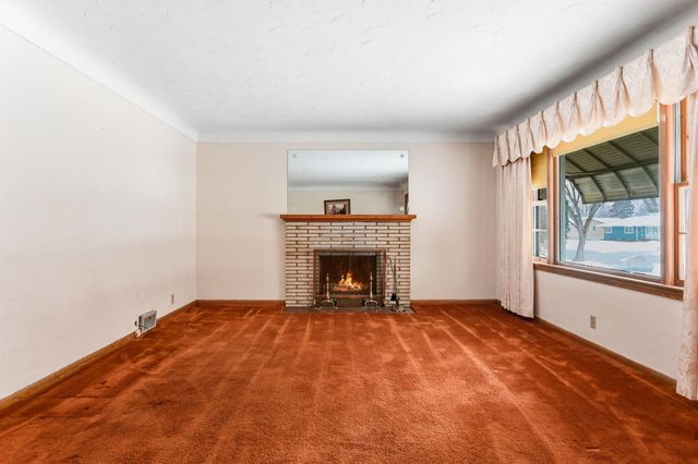 2972 Woodbridge Street, Roseville, MN 55113