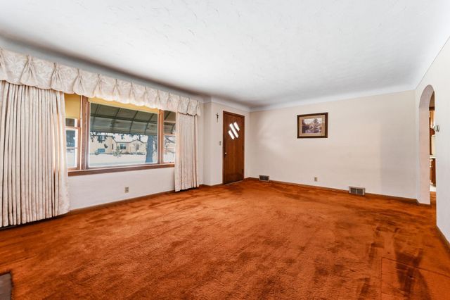 2972 Woodbridge Street, Roseville, MN 55113