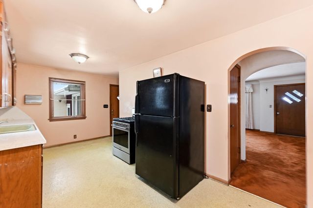 2972 Woodbridge Street, Roseville, MN 55113