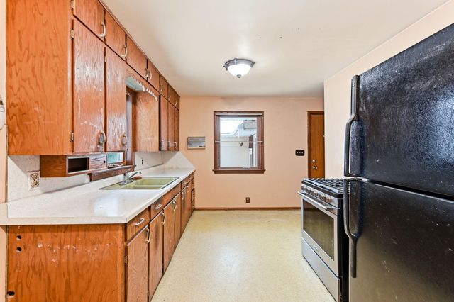 2972 Woodbridge Street, Roseville, MN 55113