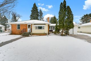 2972 Woodbridge Street, Roseville, MN 55113