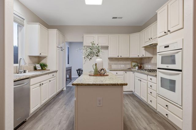 1608 N Oliveto Court, Visalia, CA 93291