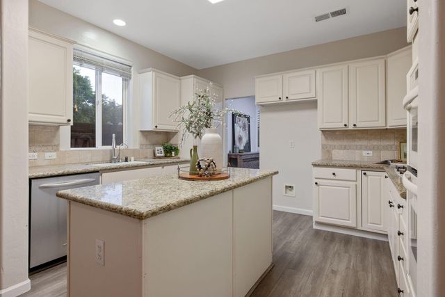 1608 N Oliveto Court, Visalia, CA 93291