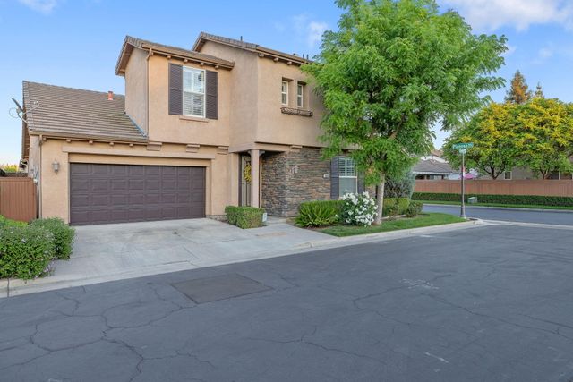 1608 N Oliveto Court, Visalia, CA 93291