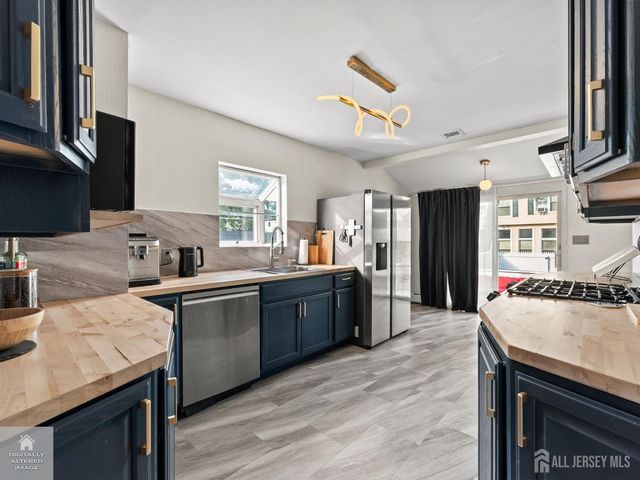 212 University Avenue, Metuchen, NJ 08840