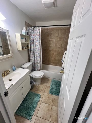 33 Essex Court 33, Meriden, CT 06450