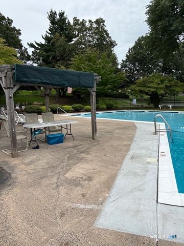 33 Essex Court 33, Meriden, CT 06450