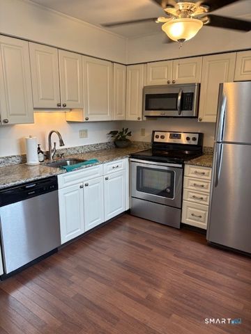 33 Essex Court 33, Meriden, CT 06450