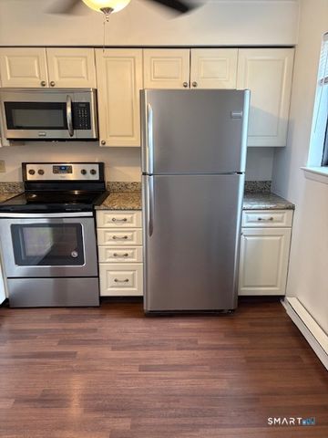 33 Essex Court 33, Meriden, CT 06450