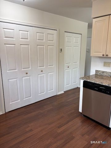 33 Essex Court 33, Meriden, CT 06450